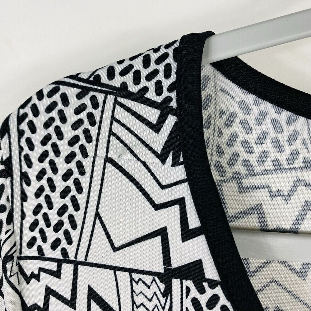 Simply Aster By Firmiana Size 1X Abstract Print Tunic Top White Black 3/4 Sleeve - Picture 4 of 6